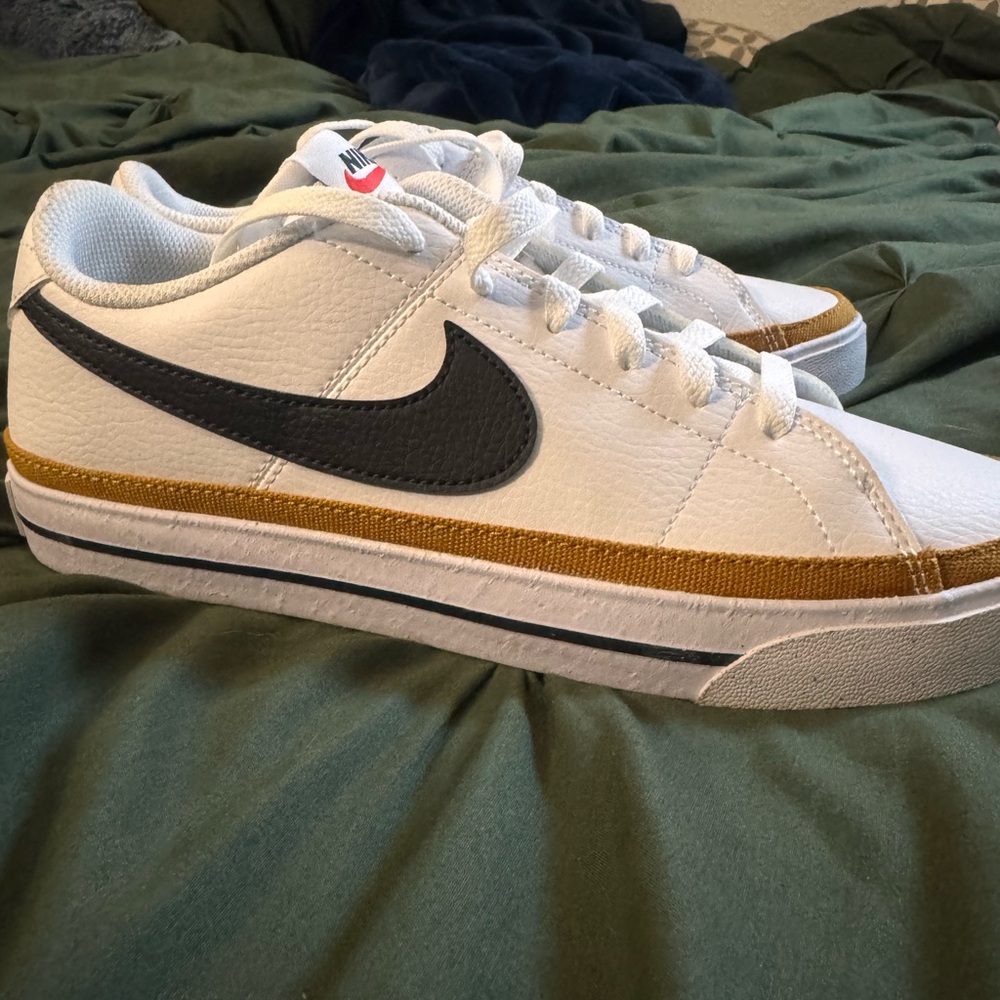 Nike White and Gold Sneakers